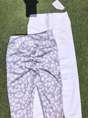 Only size M/L - Pack Animal and White