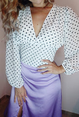 Camisa blanca lunares