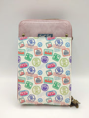 Traveling wristlet bag