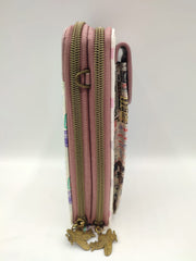 Traveling wristlet bag