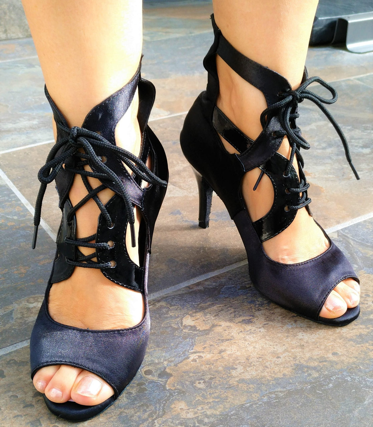 Only size 40 heel 8.5cm - Shoe Black laces