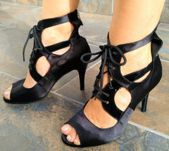 Only size 40 heel 8.5cm - Shoe Black laces