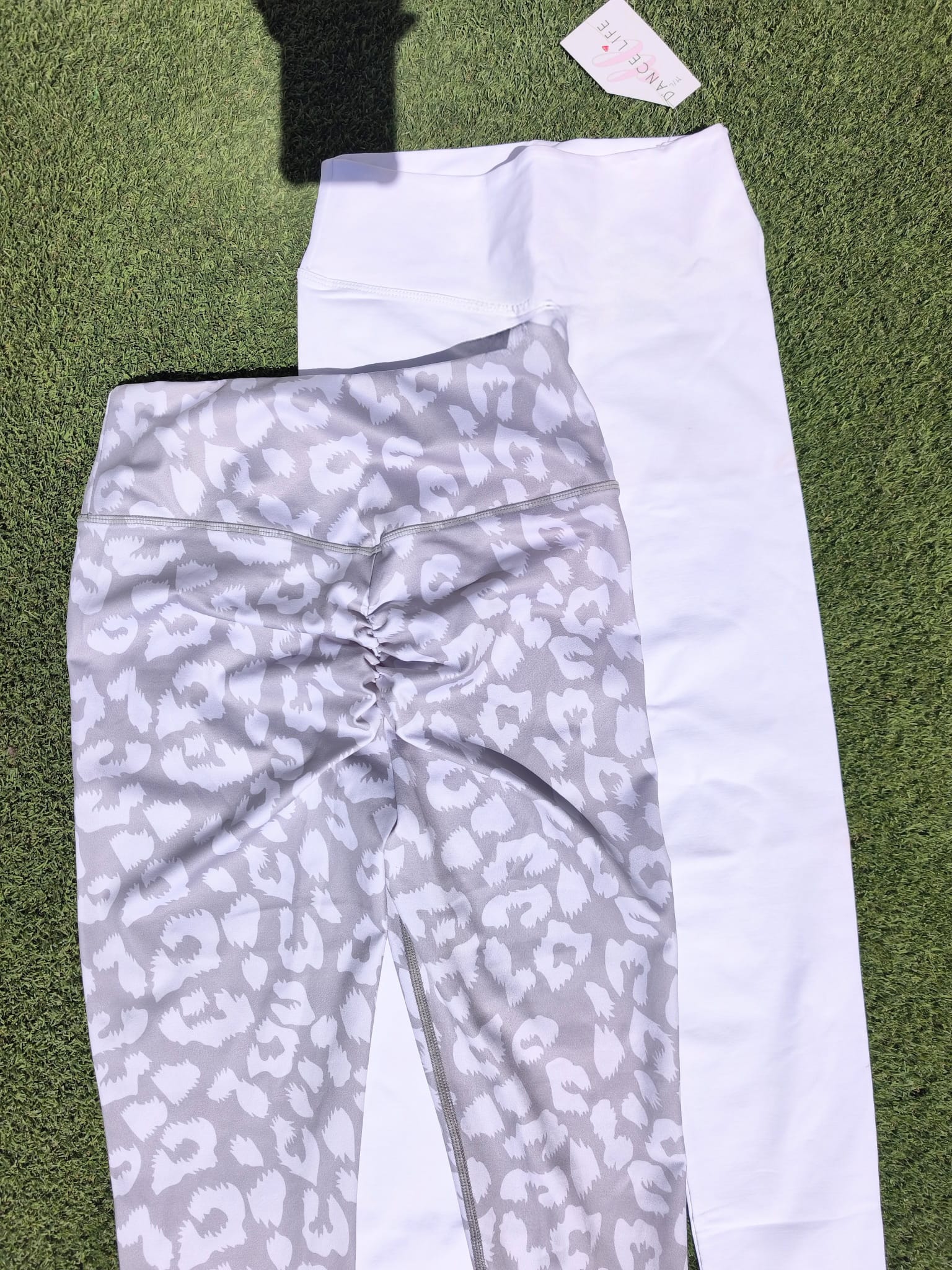 Only size M/L - Pack Animal and White