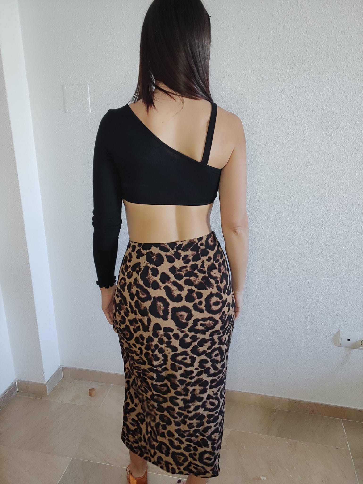 Asymetric long sleeve black top