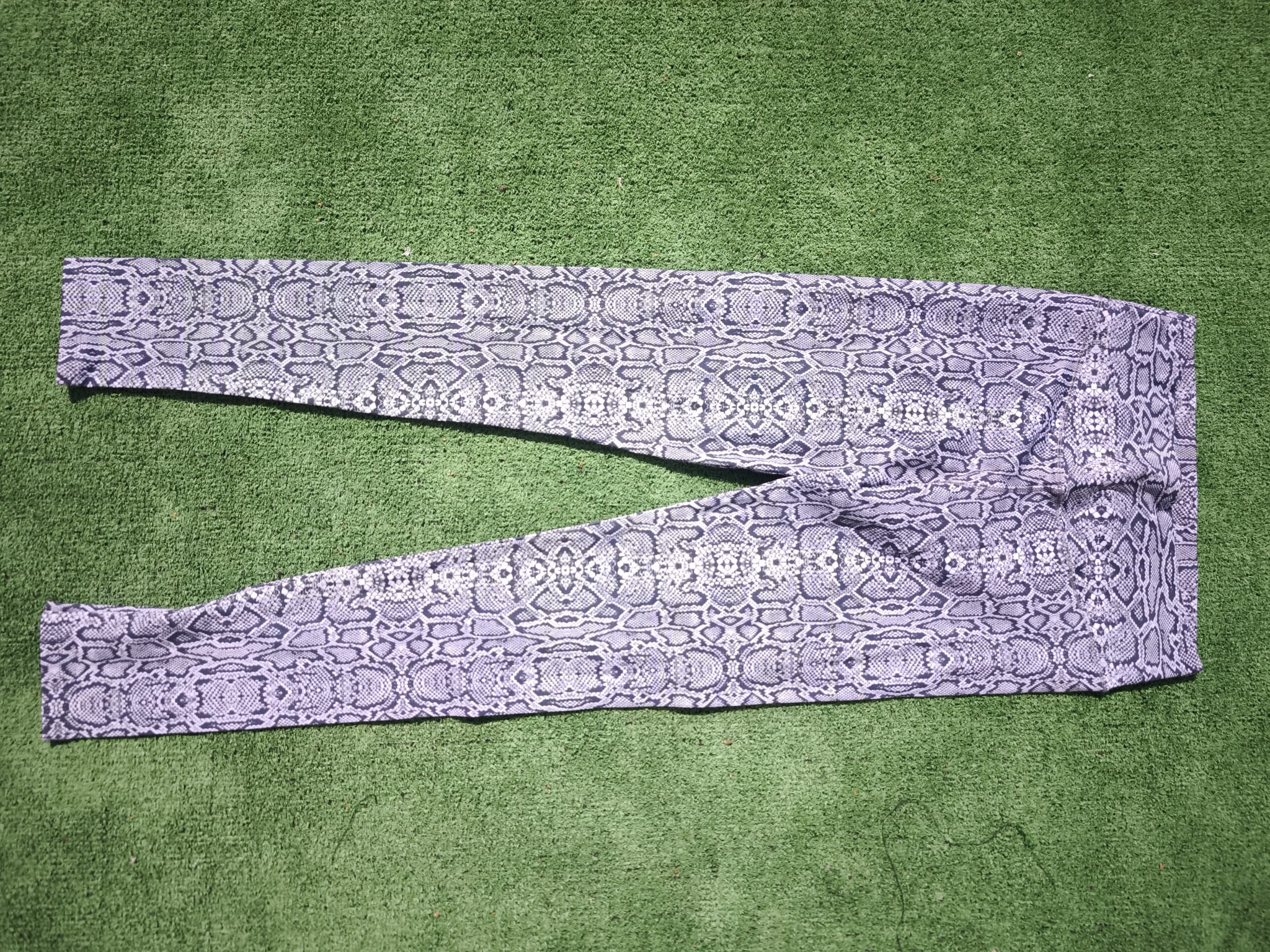 Only S/M - Grey snaky Legging